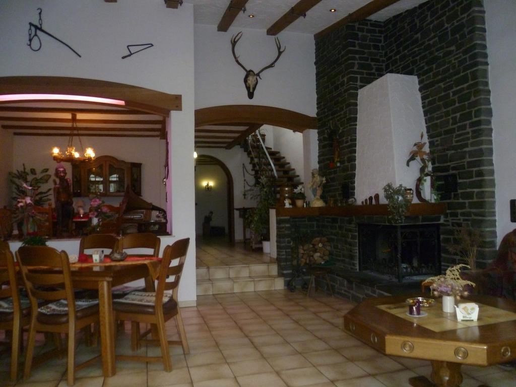Pension-Elfi Maring-Noviand 部屋 写真